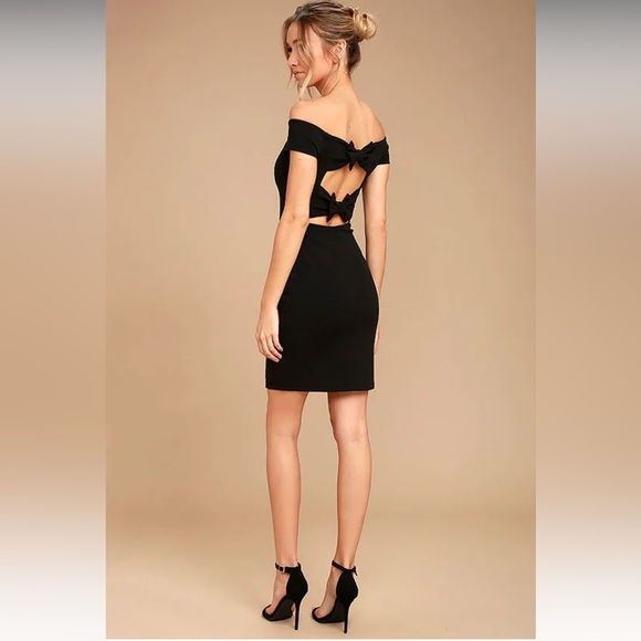 Lulus Dresses & Skirts - Bow-Getter Black Off-the-Shoulder Bodycon Dress size small
